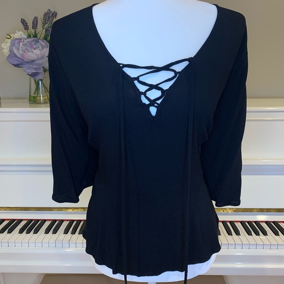 Black flowy peplum style lattice top - Picture 3 of 4